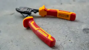 Total Diagonal Cutting Plier Insulated THTIP2571