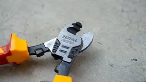 Total Diagonal Cutting Plier Insulated THTIP2571