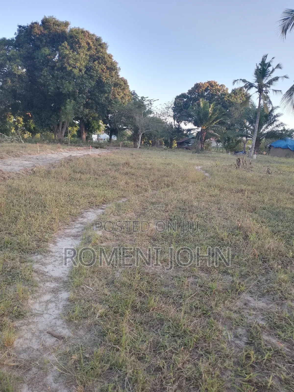 Viwanja Vya Mita 13/12 Vinauzwa Ml 3 Bombambili Njia Nne.