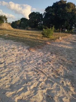 Viwanja Vya Mita 15/12 Vinauzwa Ml 2.6 Bombambili Njia Nne.