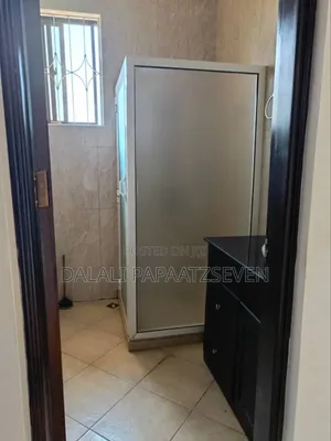 5bdrm House in Dalalipapaatzseven, Bunju for rent