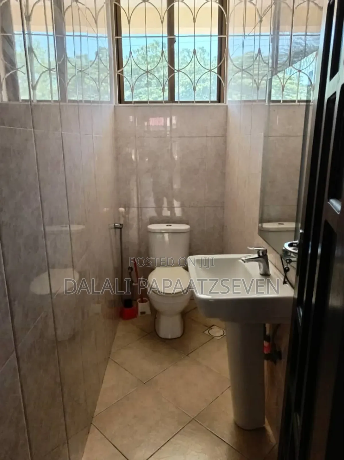 5bdrm House in Dalalipapaatzseven, Bunju for rent