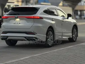 Toyota Harrier 2.0 2021 White