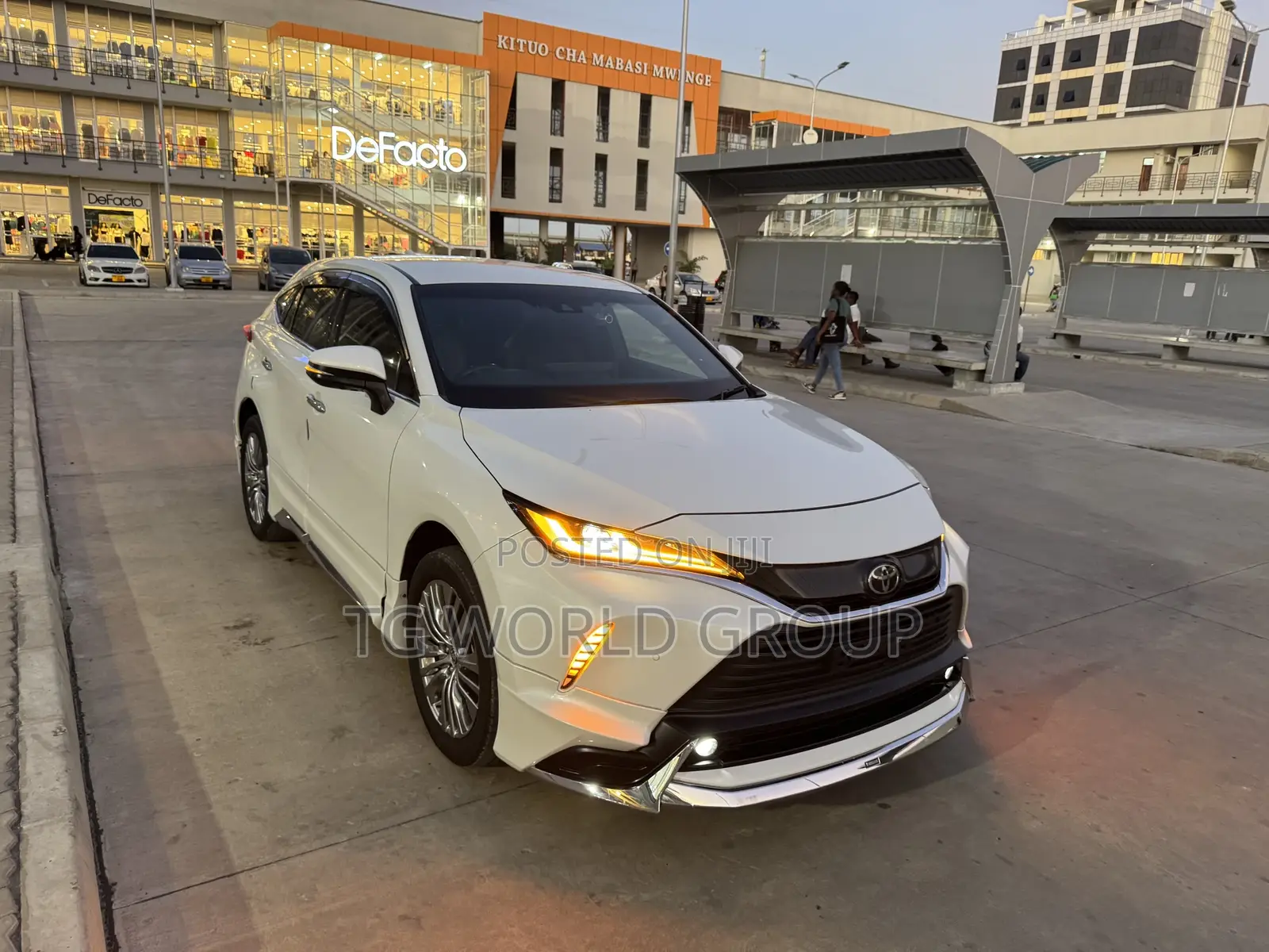 Toyota Harrier 2.0 2021 White