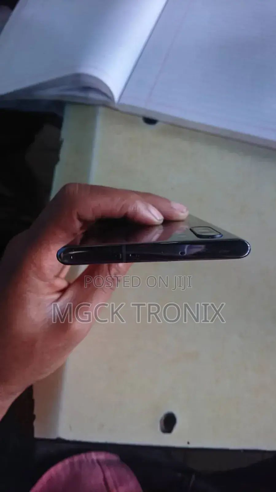 Fujitsu Arrows We F-51B 64 GB
