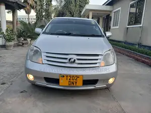 Toyota IST 2004 Silver
