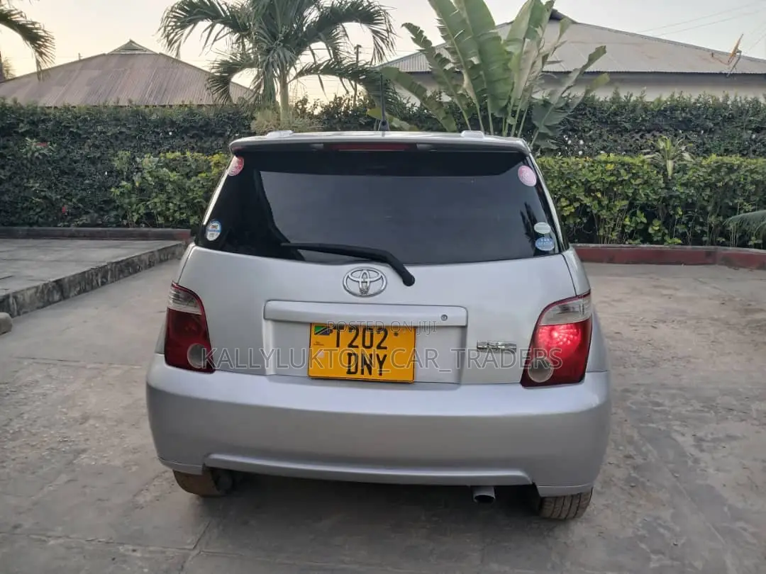 Toyota IST 2004 Silver