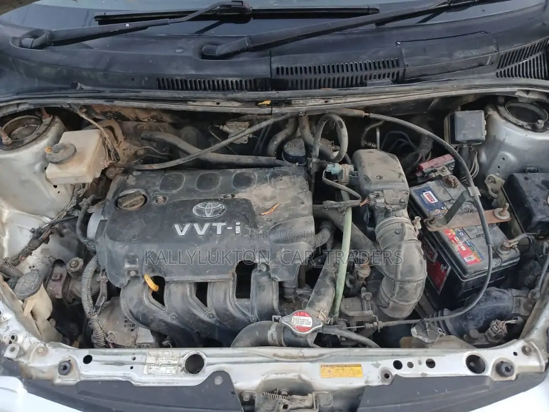 Toyota IST 2004 Silver