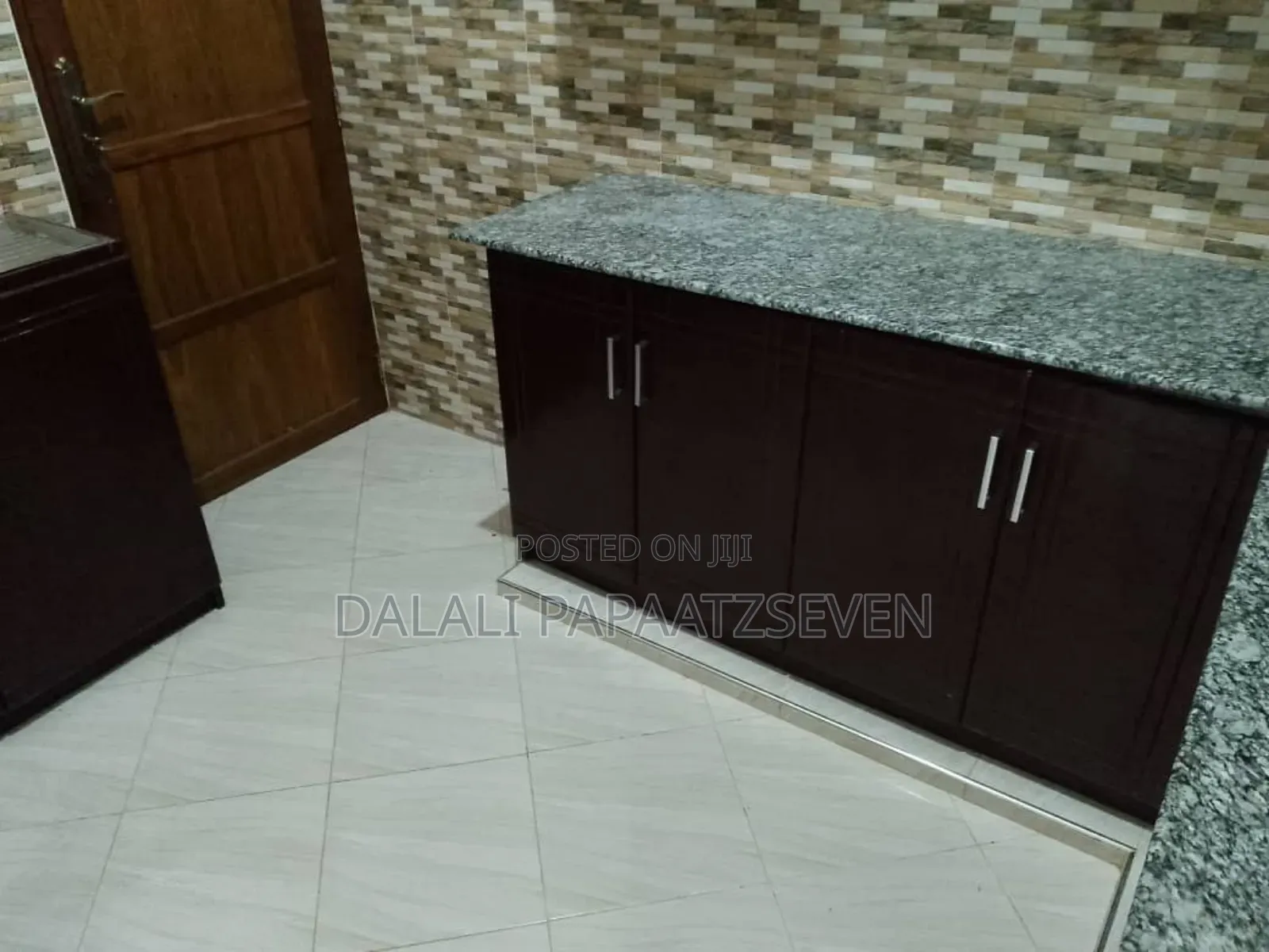 3bdrm Apartment in Dalalipapaatzseven, Bunju for rent