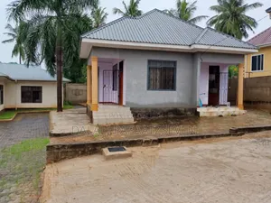 3bdrm Apartment in Dalalipapaatzseven, Bunju for rent
