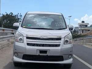 Toyota Noah 2007 Silver