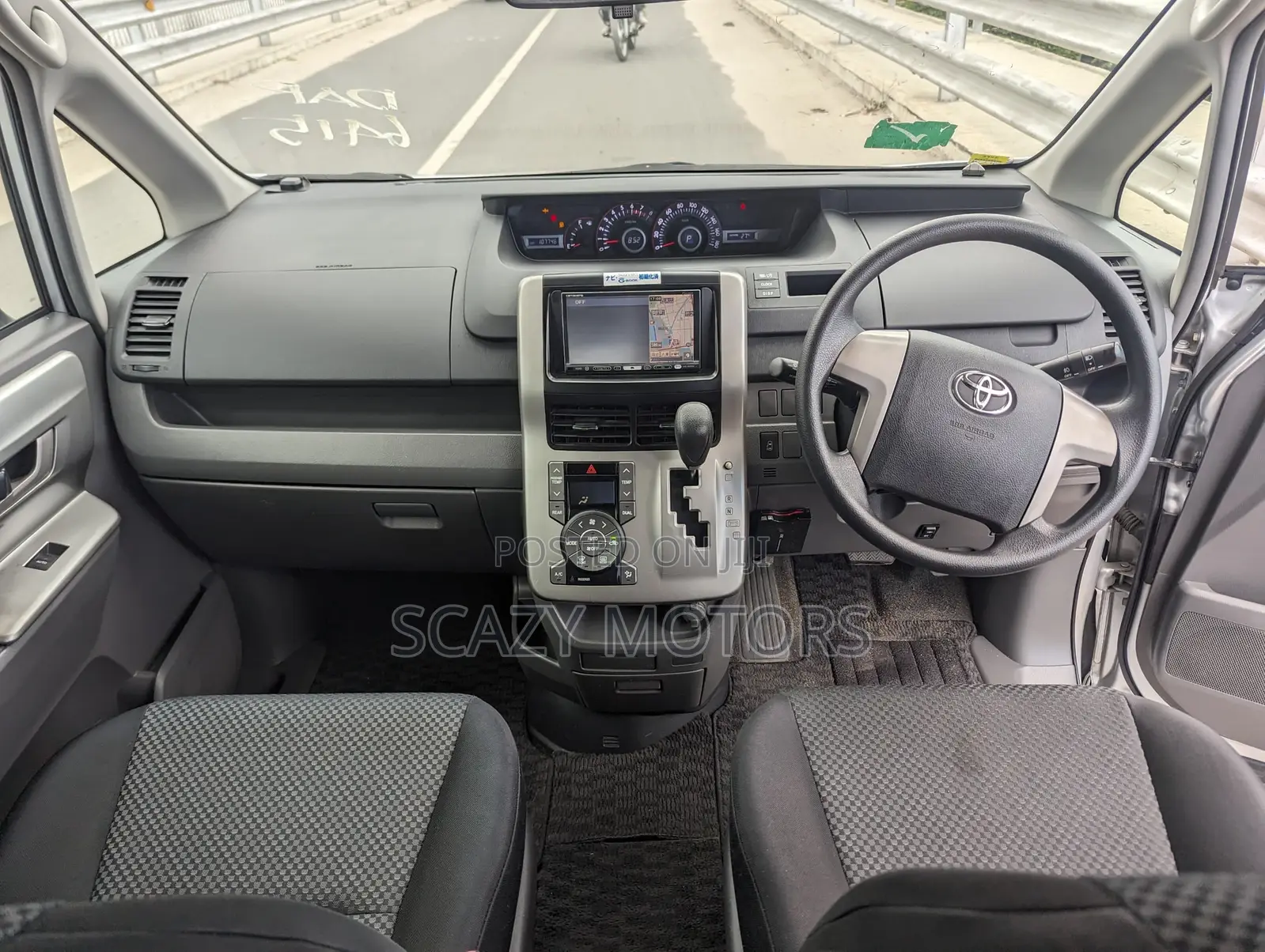 Toyota Noah 2007 Silver