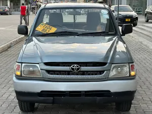 Toyota Hilux 2002 Gray