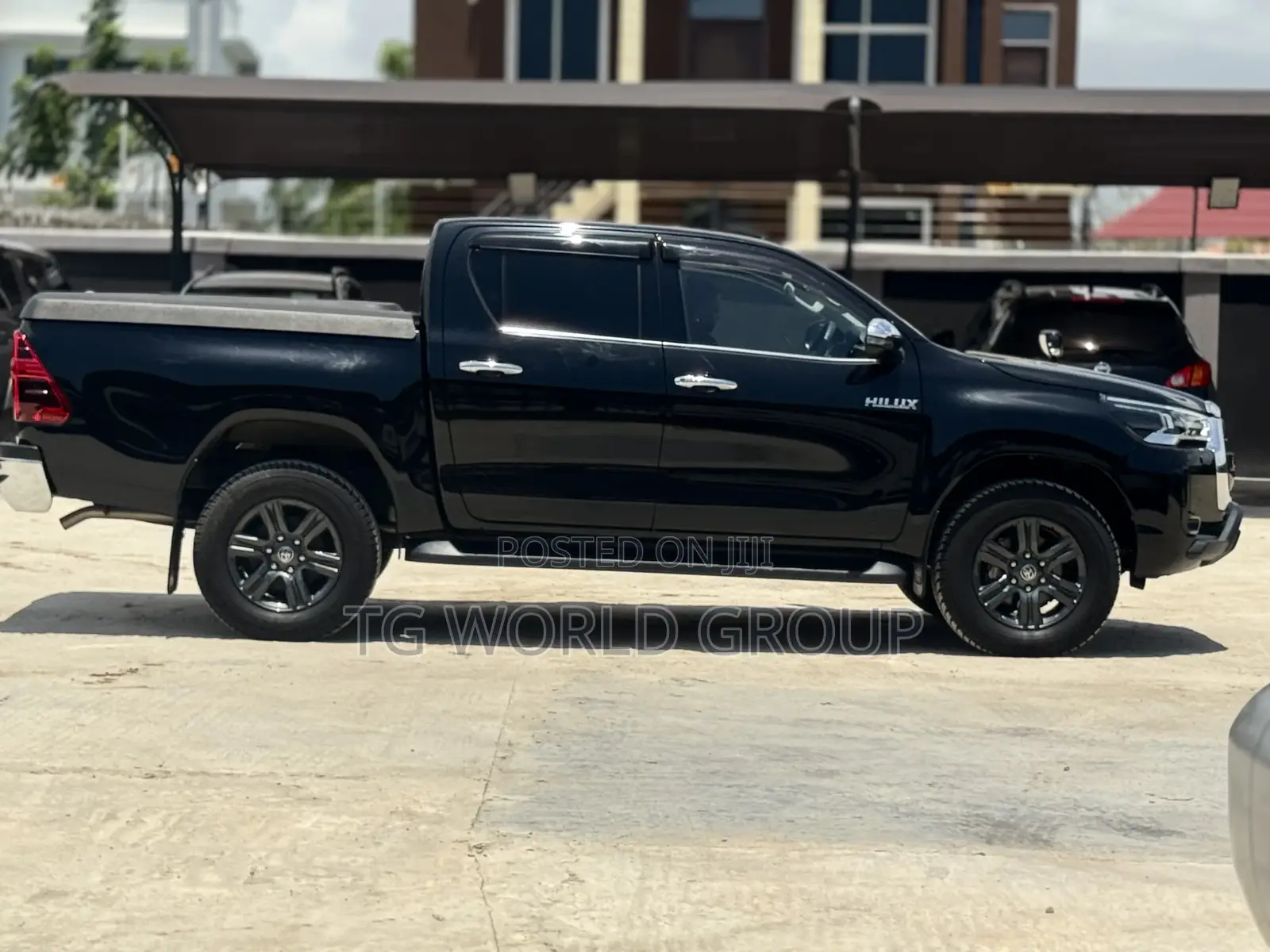 Toyota Hilux 2022 Black