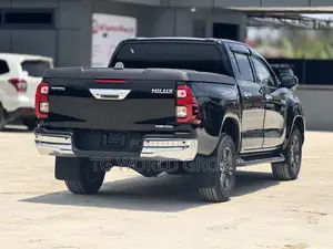 Toyota Hilux 2022 Black