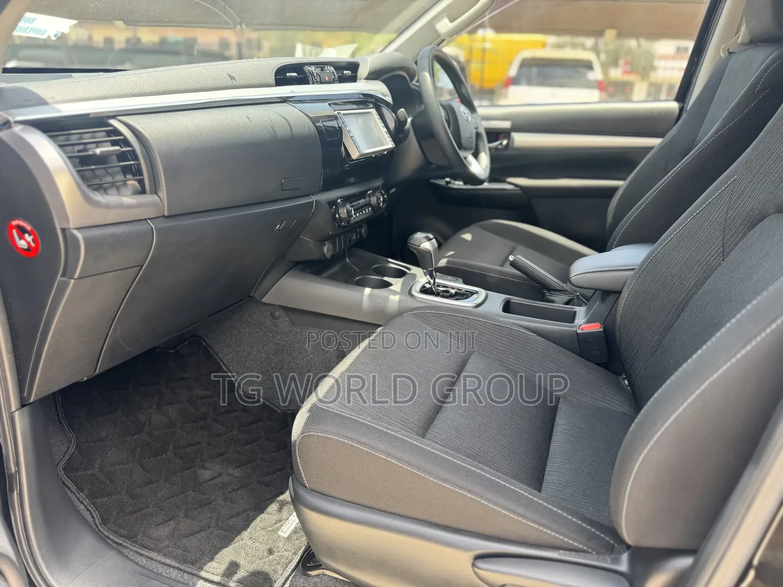 Toyota Hilux 2022 Black