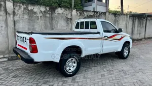 Toyota Hilux 2014 White