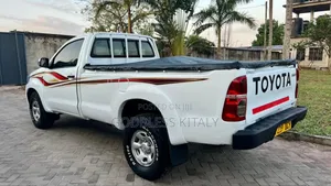 Toyota Hilux 2014 White
