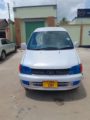 Toyota Noah 2005 White