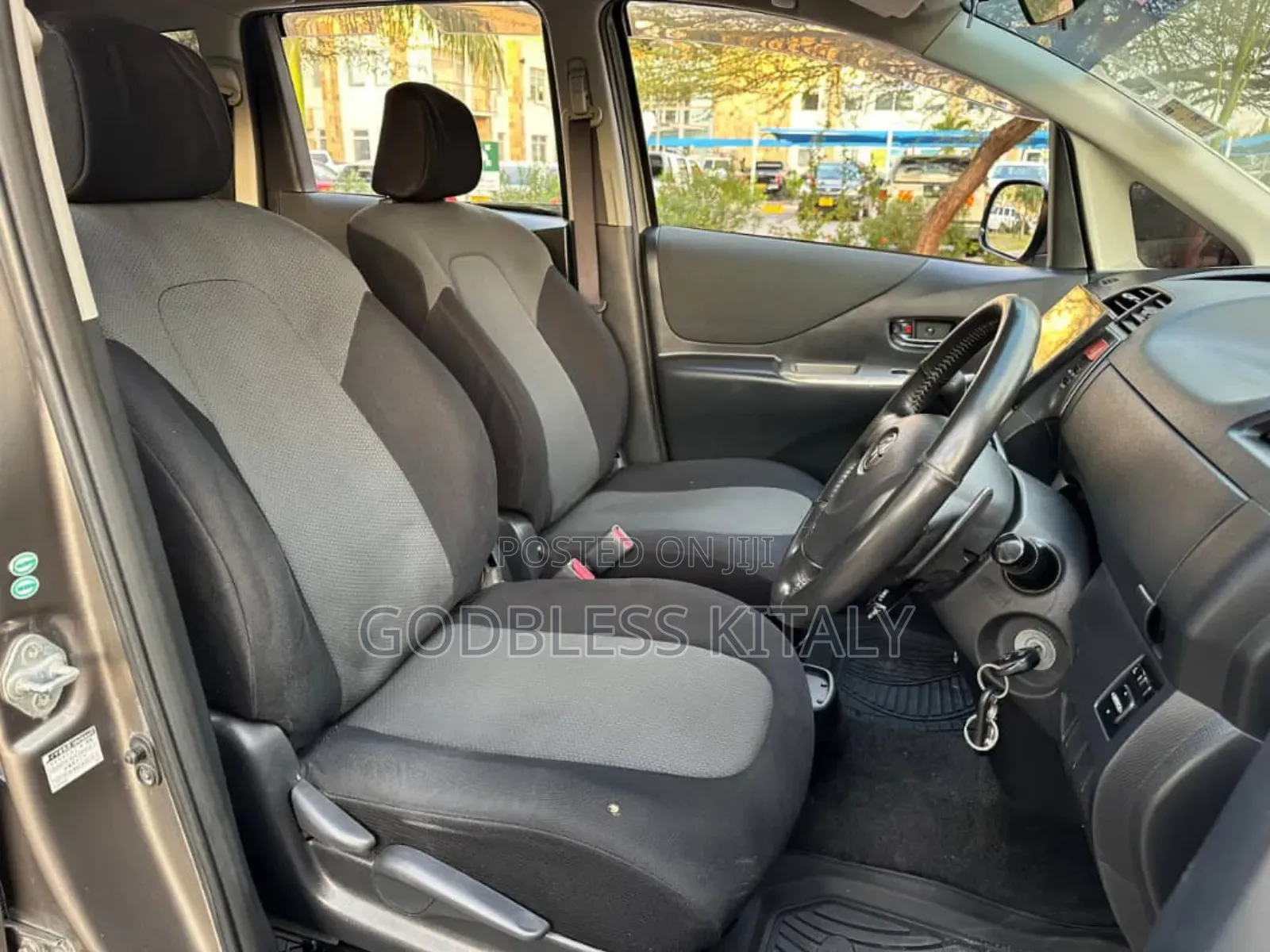 Toyota Ractis 1.5 AWD 2006 Gray