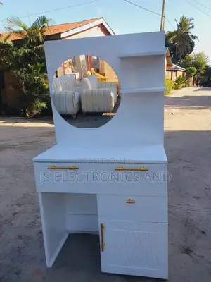 Dressing Table Na Kioo Mpya