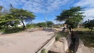 Plot It Look at the Tarmac Mbez Beach