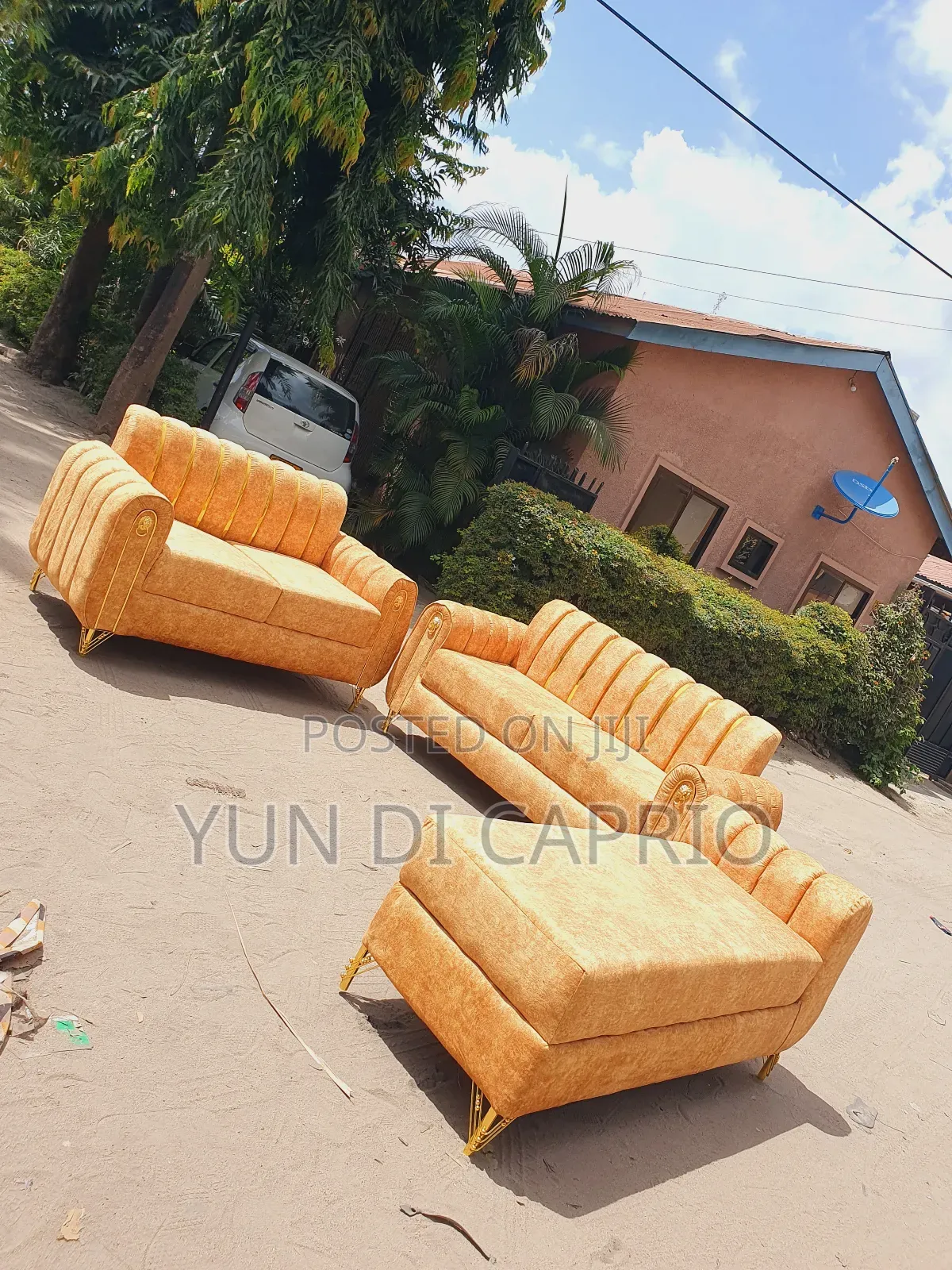 Sofa Set Kali Sana Mpya