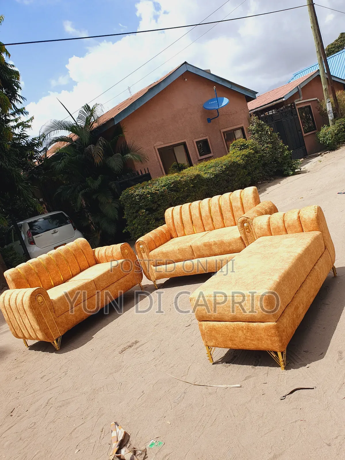 Sofa Set Kali Sana Mpya