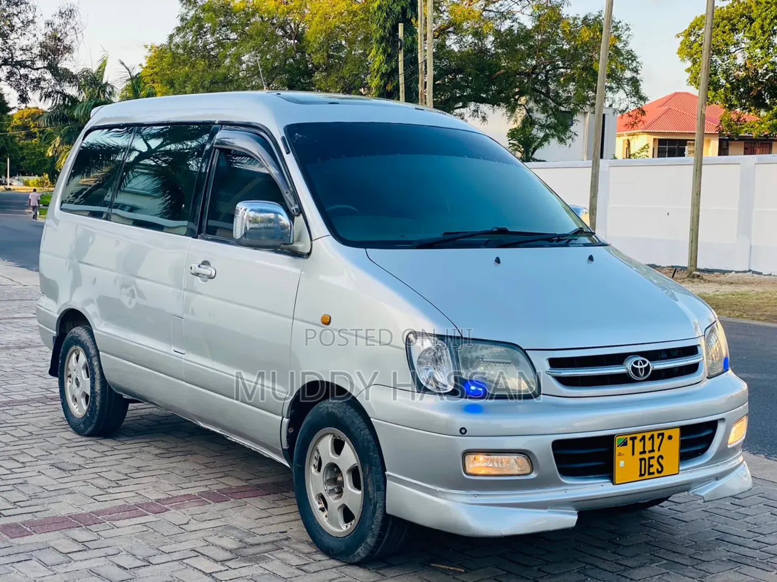 Toyota Noah 2001 Silver