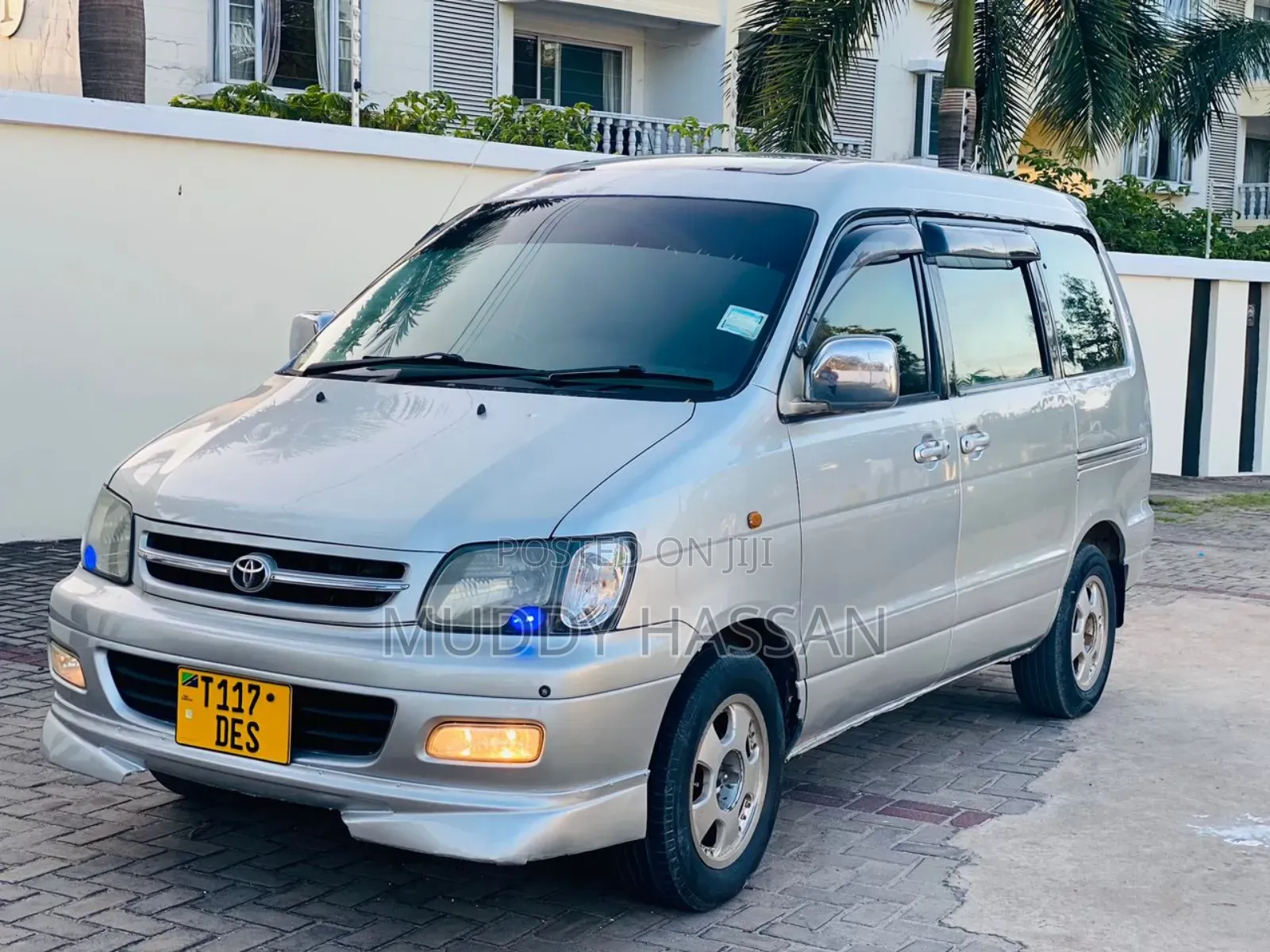 Toyota Noah 2001 Silver