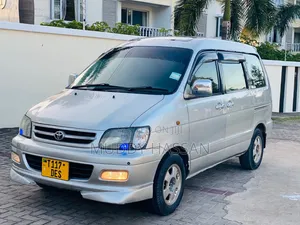 Toyota Noah 2001 Silver