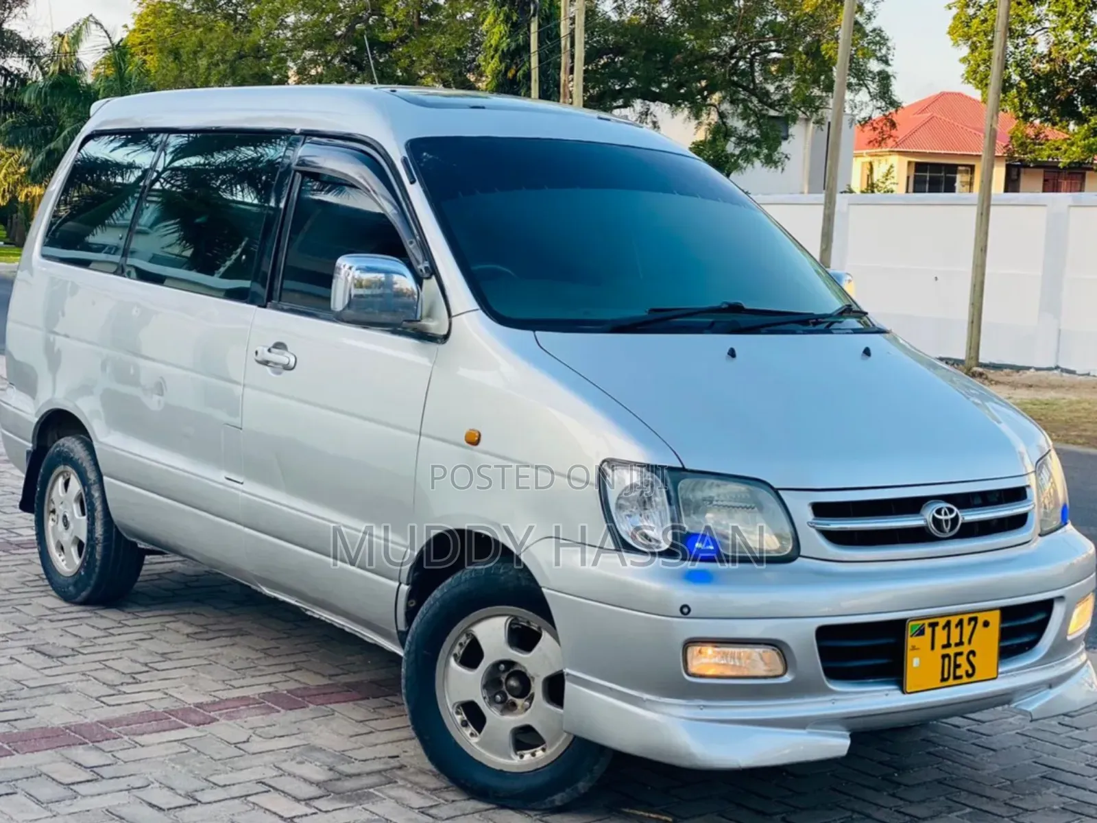 Toyota Noah 2001 Silver