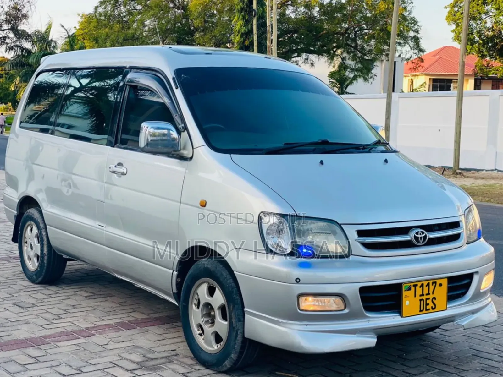 Toyota Noah 2001 Silver