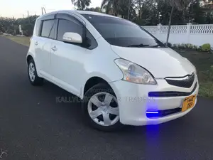 Toyota Ractis 2005 White