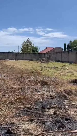 Kiwanja Chenye Fence Yake