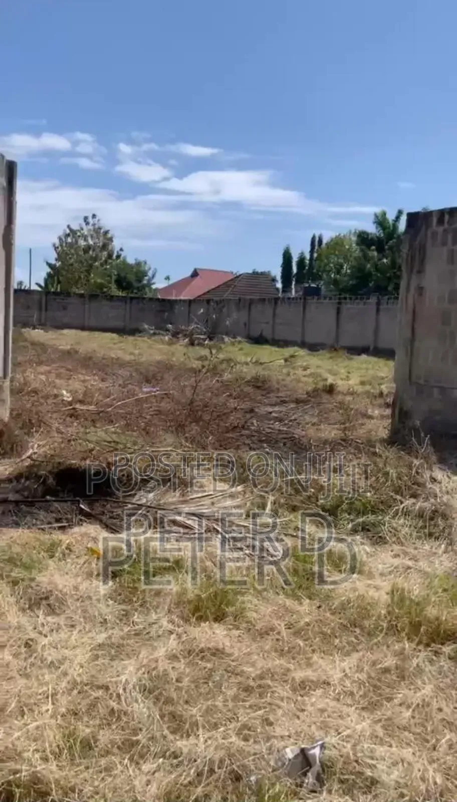 Kiwanja Chenye Fence Yake