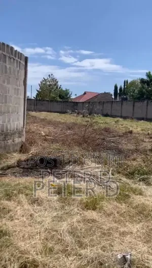 Kiwanja Chenye Fence Yake