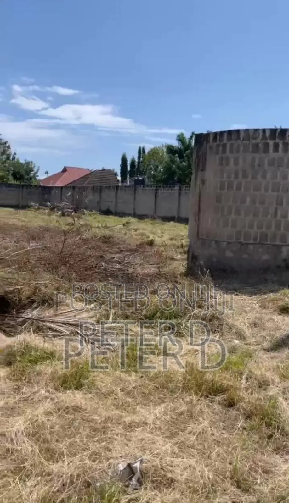Kiwanja Chenye Fence Yake
