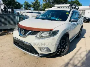 Nissan X-Trail 2.0 Petrol FWD 2015 White