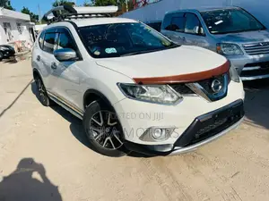 Nissan X-Trail 2.0 Petrol FWD 2015 White