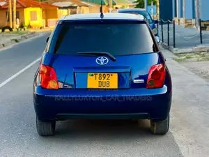 Toyota IST 2005 Blue