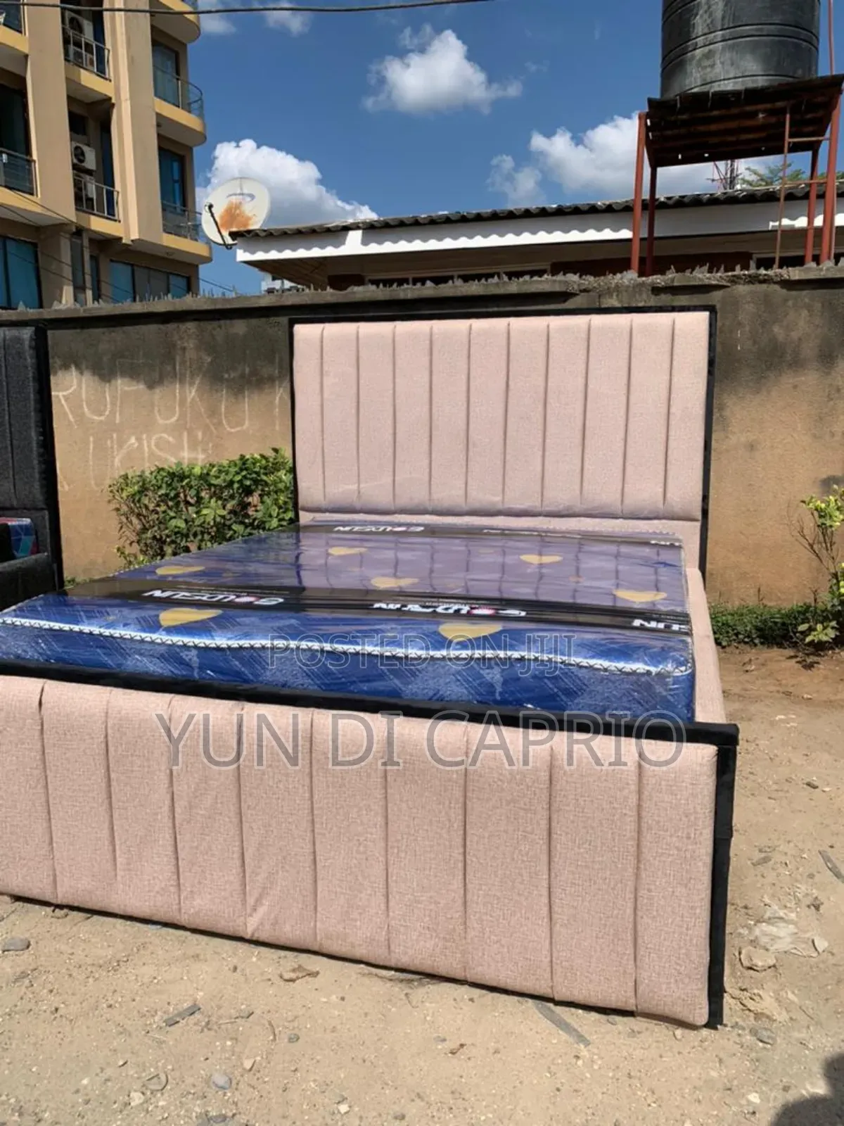Kitanda Kizuri Na Godoro Mpya