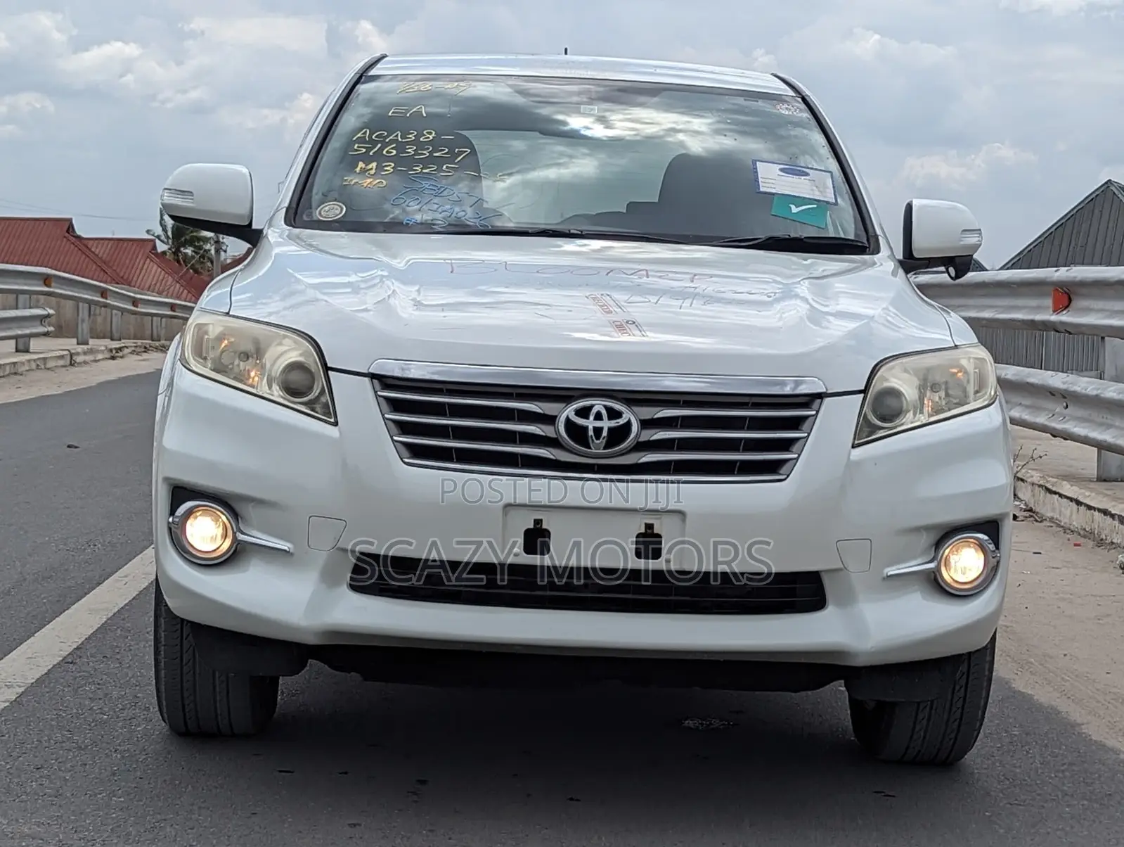 Toyota Vanguard 2010 White