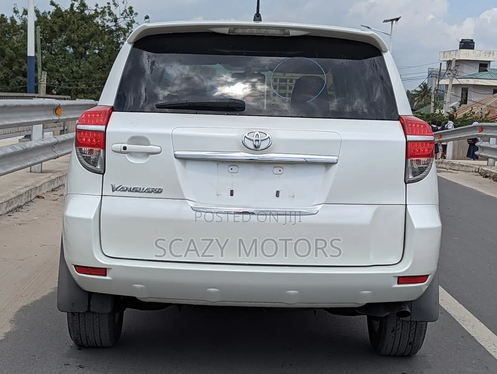 Toyota Vanguard 2010 White