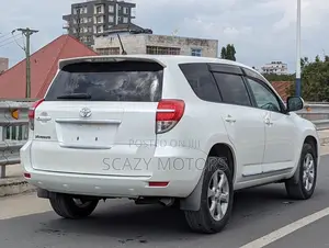 Toyota Vanguard 2010 White