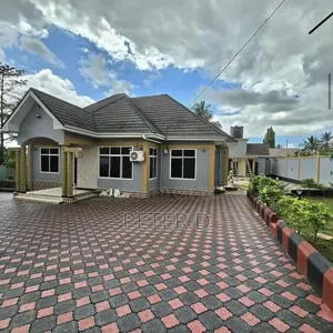4bdrm House in Goba for sale
