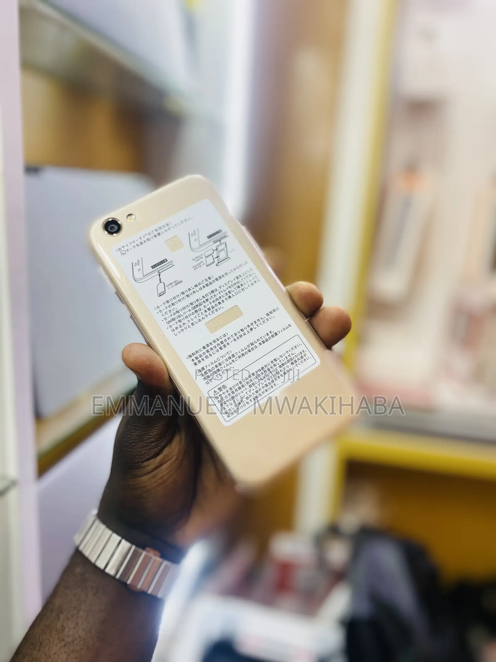 Sharp R1 64 GB Gold