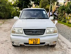 Suzuki Escudo 2004 Silver