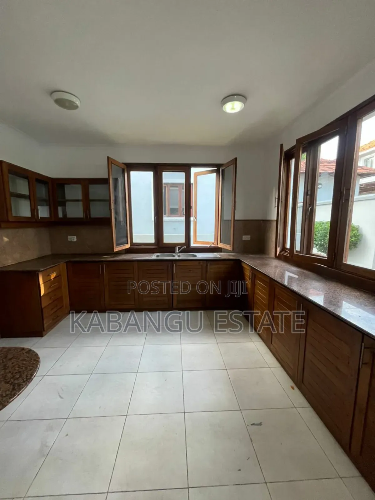 6bdrm Villa in Oysterbay for rent