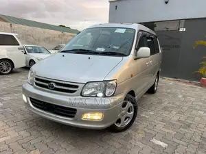 Toyota Noah 2.0 FWD (8 Seater) 2002 Silver